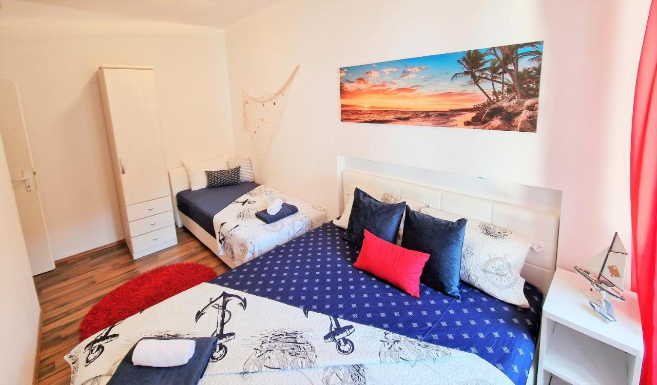 Pirates' Bay -