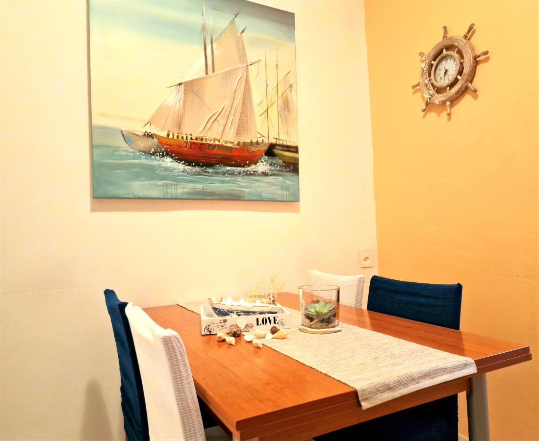 Pirates' Bay - *